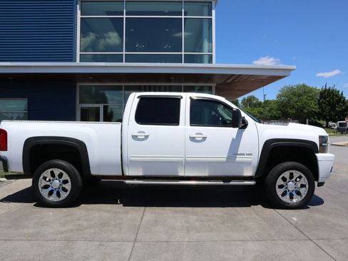 Used 2014 Chevrolet Silverado 3500 LTZ w/ LTZ Plus Package AWD/4WD image 2
