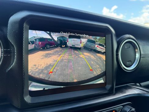 Used 2020 Jeep Wrangler Unlimited Sahara AWD/4WD image 28