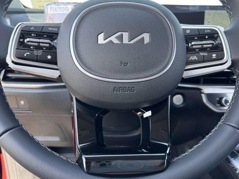 New 2025 Kia Sorento S image 11