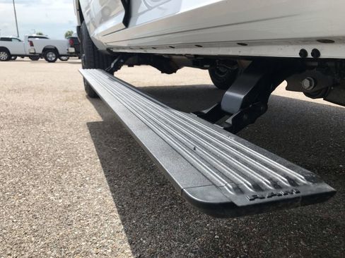 New 2025 RAM 2500 Laramie AWD/4WD image 13