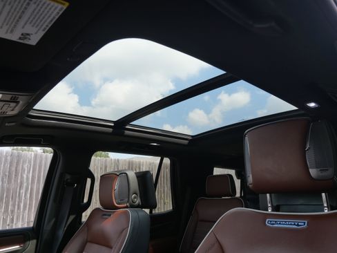 Used 2024 GMC Yukon Denali Ultimate image 27