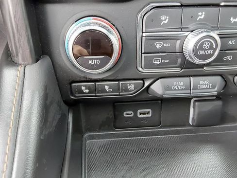 Used 2024 GMC Yukon AT4 w/ Technology Package AWD/4WD image 40
