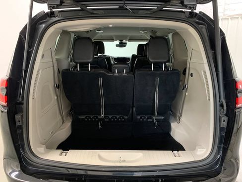 Used 2023 Chrysler Pacifica Touring-L w/ Uconnect Theater Family Group AWD/4WD image 26