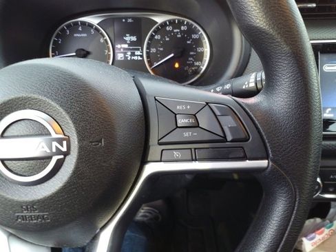 Used 2022 Nissan Kicks S image 19