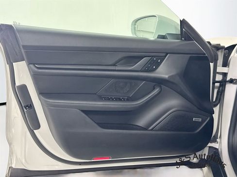Used 2021 Porsche Taycan image 22