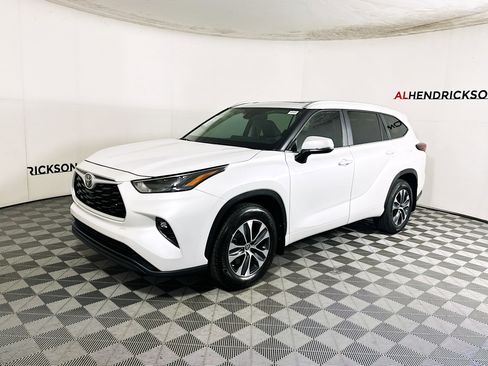 Certified 2024 Toyota Highlander XLE image 7