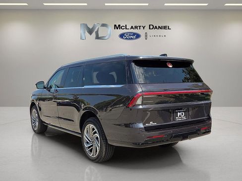 New 2025 Lincoln Navigator L Reserve image 4