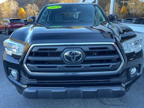 Used 2019 Toyota Tacoma image 3