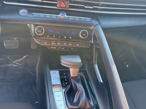 Used 2024 Hyundai Elantra SEL w/ Convenience Package image 22