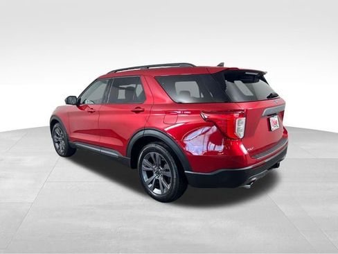 Used 2024 Ford Explorer XLT w/ Equipment Group 202A AWD/4WD image 4