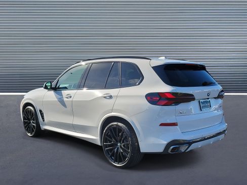 Used 2024 BMW X5 xDrive40i w/ M Sport Package image 4