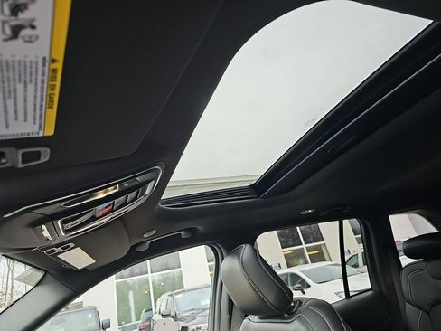 New 2025 Jeep Grand Cherokee Altitude image 25