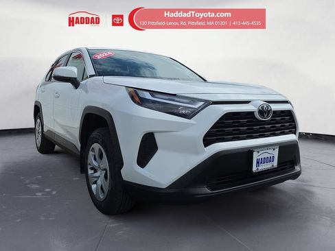 Used 2024 Toyota RAV4 LE AWD/4WD image 8