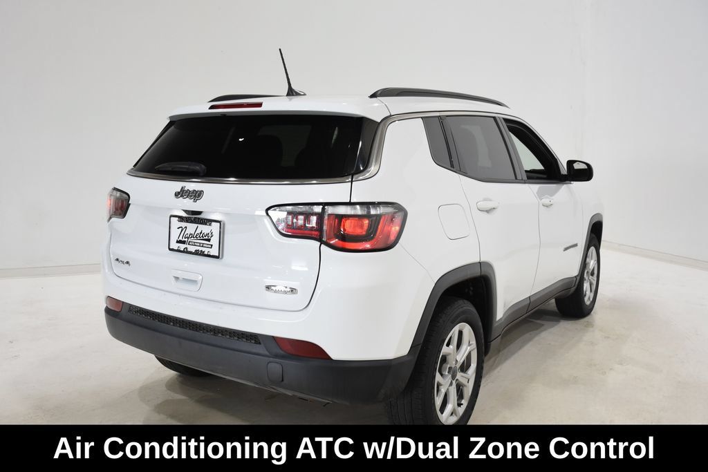 Used 2025 Jeep Compass Latitude w/ Sun & Sound Group AWD/4WD image 4