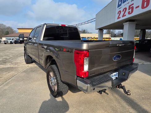 Used 2018 Ford F250 Lariat w/ Chrome Package image 3