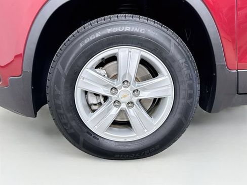Used 2022 Chevrolet Trax LT w/ LT Convenience Package AWD/4WD image 29