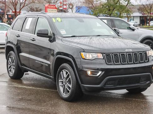 Used 2019 Jeep Grand Cherokee Laredo w/ Laredo X Package image 5