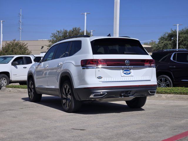 Used 2024 Volkswagen Atlas SE w/ Panoramic Sunroof Package FWD image 6