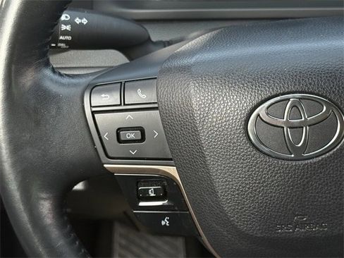 Used 2023 Toyota Crown Limited image 14