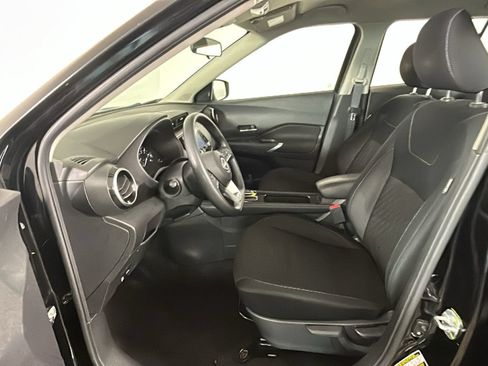 Used 2023 Nissan Kicks SV FWD image 13