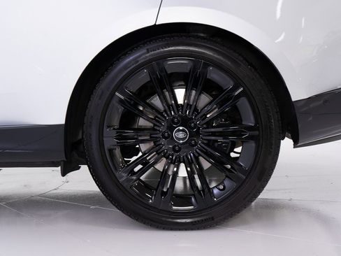 Used 2025 Land Rover Range Rover SE image 41