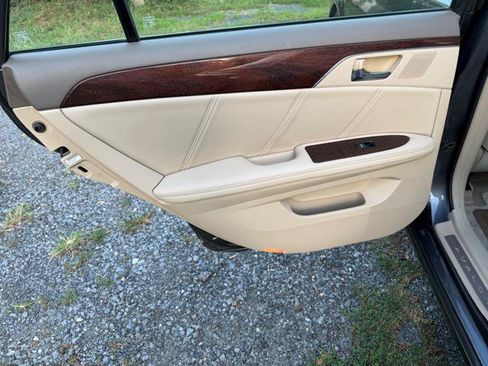 Used 2010 Toyota Avalon Limited FWD image 11