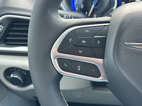 Used 2024 Chrysler Voyager LX image 27