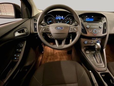 Used 2015 Ford Focus SE FWD image 5