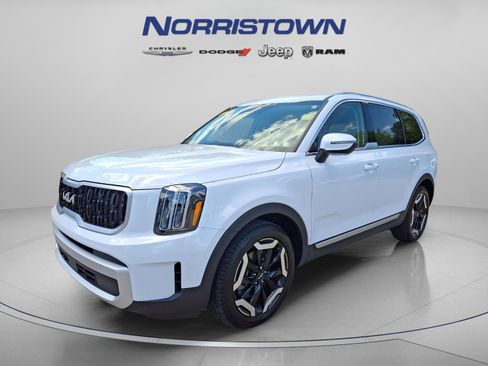 Used 2025 Kia Telluride EX AWD/4WD image 3