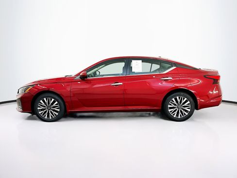 Used 2023 Nissan Altima 2.5 SV w/ SV Premium Package image 4