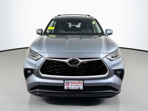 Used 2022 Toyota Highlander XLE AWD/4WD image 9