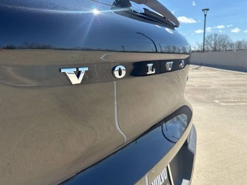 Certified 2023 Volvo XC40 B5 Plus w/ Driver Assist Package AWD/4WD image 37