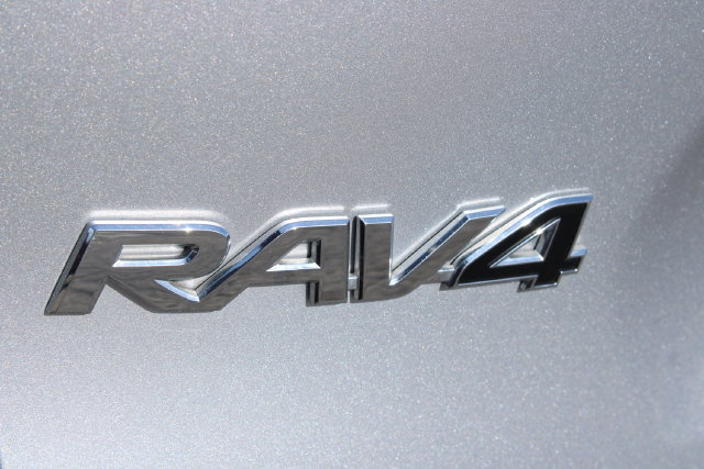 Used 2023 Toyota RAV4 XLE Premium FWD image 8