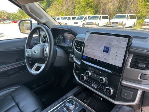 Used 2024 Ford Expedition Max XLT image 18