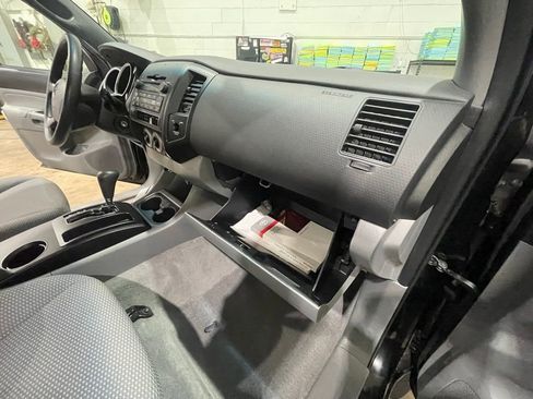 Used 2010 Toyota Tacoma 4x4 Access Cab V6 image 10