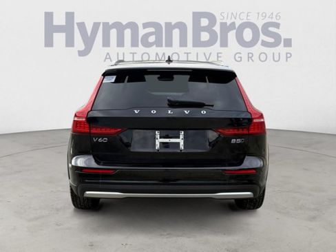 Used 2025 Volvo V60 B5 Cross Country Plus AWD/4WD image 4