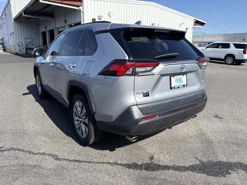 Used 2020 Toyota RAV4 Limited FWD image 6