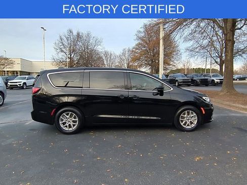 Certified 2024 Chrysler Pacifica Touring-L image 6