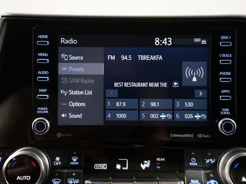 Used 2022 Toyota Highlander XLE FWD image 17