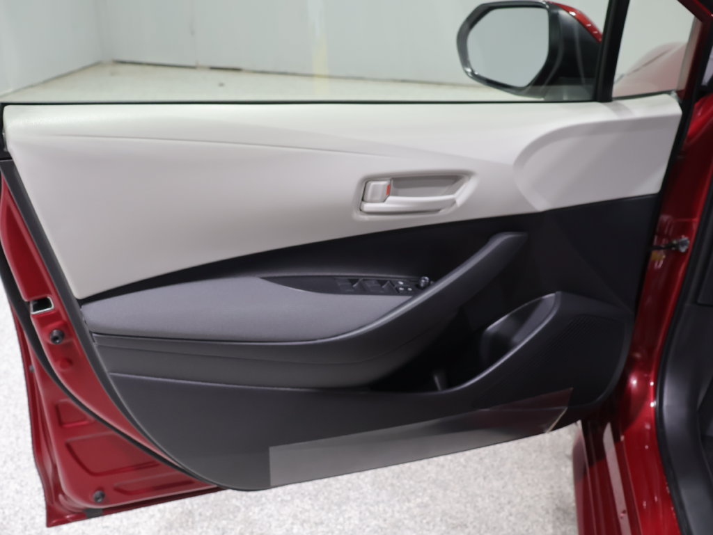 Used 2025 Toyota Corolla LE FWD image 12