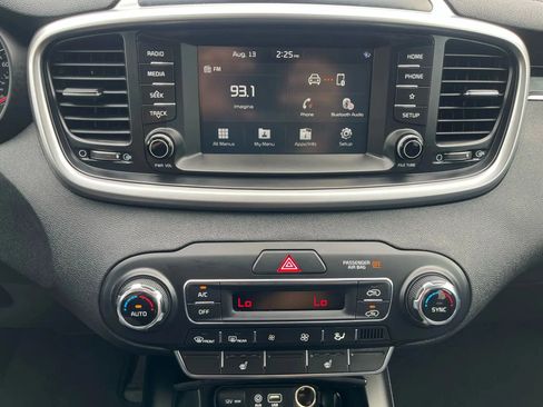 Used 2020 Kia Sorento LX w/ LX I4 Convenience Package image 22