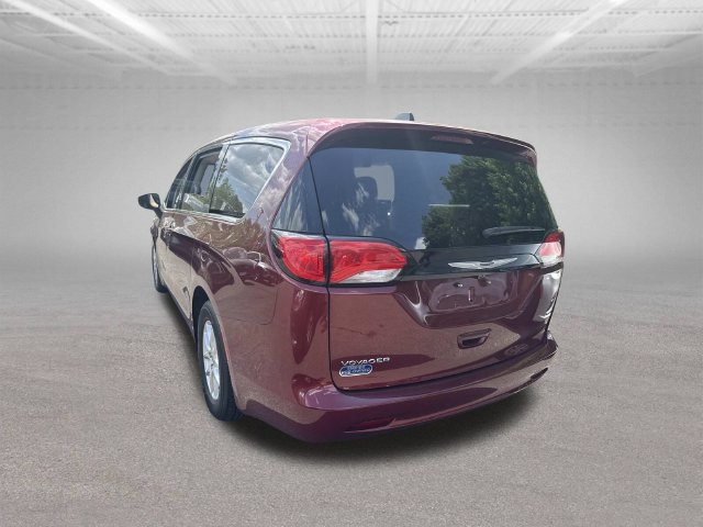 Used 2023 Chrysler Voyager LX FWD image 11
