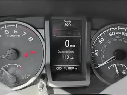 Used 2017 Toyota Tacoma TRD Sport w/ Premium & Technology Package image 12