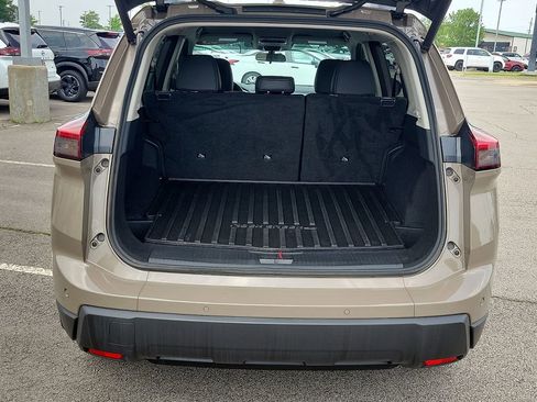 Used 2025 Nissan Rogue SV AWD/4WD image 8