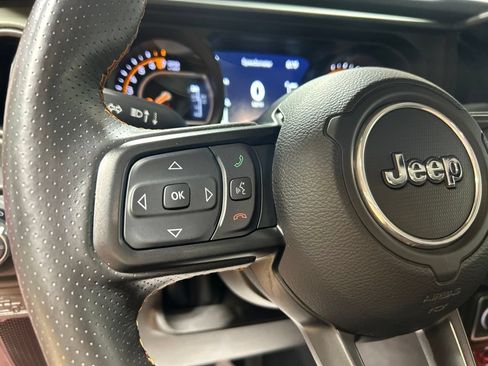 Used 2024 Jeep Gladiator Mojave AWD/4WD image 33