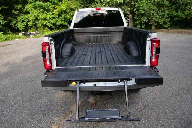 Used 2025 Ford F350 Lariat w/ Lariat Ultimate Package AWD/4WD image 15