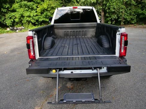 Used 2025 Ford F350 Lariat w/ Lariat Ultimate Package AWD/4WD image 15