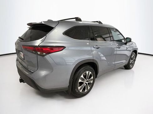 Certified 2020 Toyota Highlander XLE w/ Protection Package #3 AWD/4WD image 6