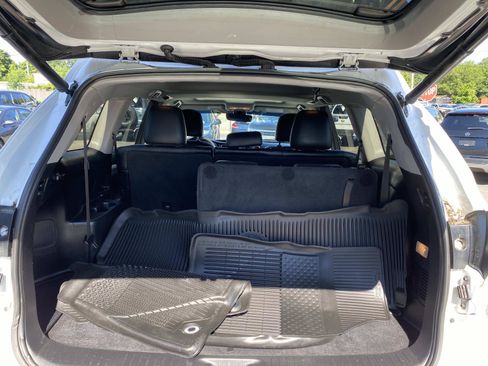 Used 2019 Toyota Highlander XLE AWD/4WD image 5
