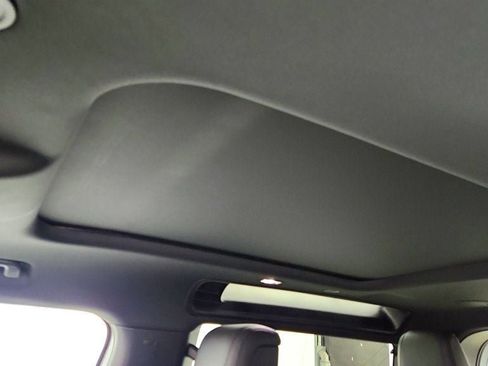 Used 2022 Land Rover Defender 90 X-Dynamic HSE image 10